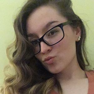 Meet your Posher, Alexandra